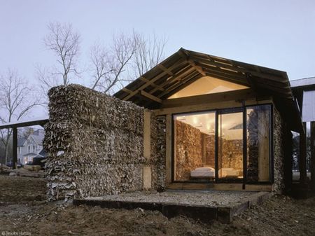 Une maison en carton en recyclé …
