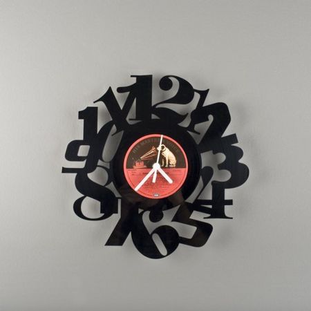 Recyclage : de vieux vinyles deviennent des horloges