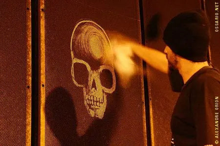 …#2 Les Graff écolo – nouveaux moyens de comm’ urbaine Peau Ethique