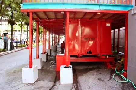 Des bennes ordures transformées en piscine Peau Ethique