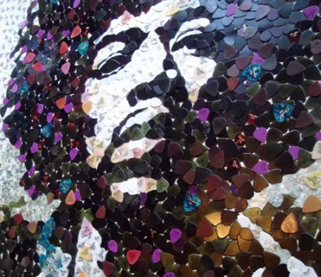 Le portrait d’Hendrix fait de 500 médiators Peau Ethique