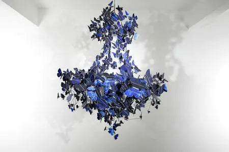 Un lustre fait de papillons photovoltaïque Peau Ethique