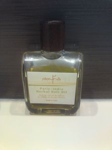 Je mets de l'huile dans les cheveux