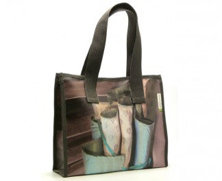 Des sacs en bâches recyclées.