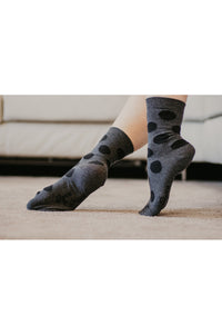 Chaussettes à pois gris et noir en coton biologique pour homme