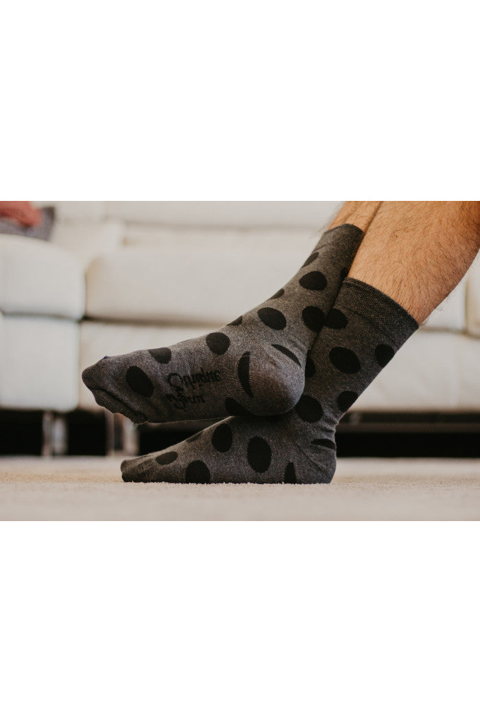 Chaussettes à pois gris et noir en coton biologique pour homme