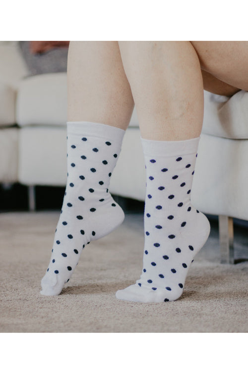 Chaussettes blanc pois noir
