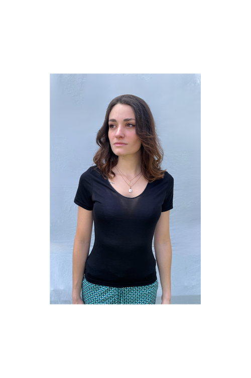 Tee-Shirt Laine et Soie manches courte noir, vêtement en laine et soie, soue-vêtement en laine et soie