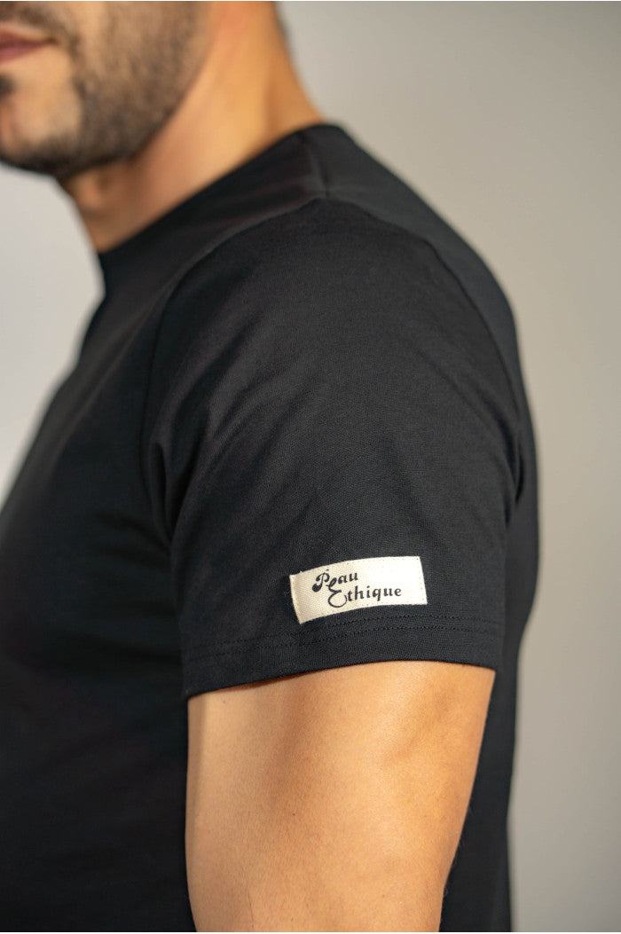 teeshirt col rond homme, teeshirt noir, teeshirt sous chemise, teeshirt basique